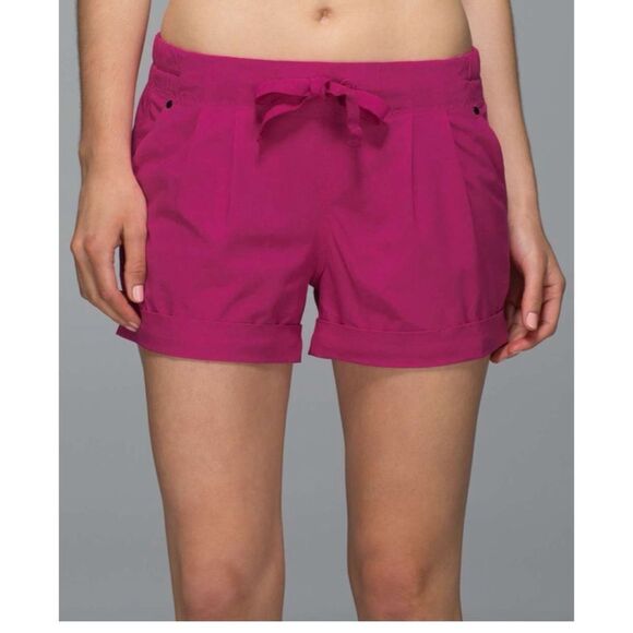 Lululemon Spring Break Away Short *4-way Stretch 3"Jewelled Magenta Size 10